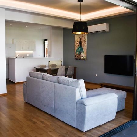 Βright Walled Designed Apt In Glyfada Center Athene Buitenkant foto