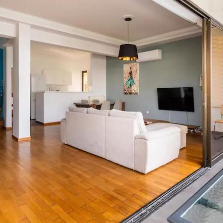 Βright Walled Designed Apt In Glyfada Center Athene Buitenkant foto