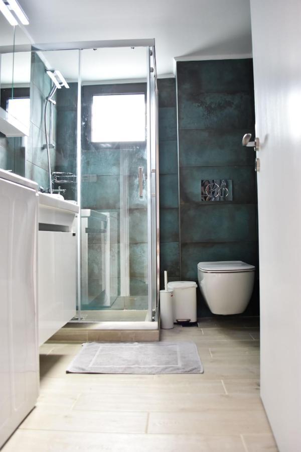 Βright Walled Designed Apt In Glyfada Center Athene Buitenkant foto