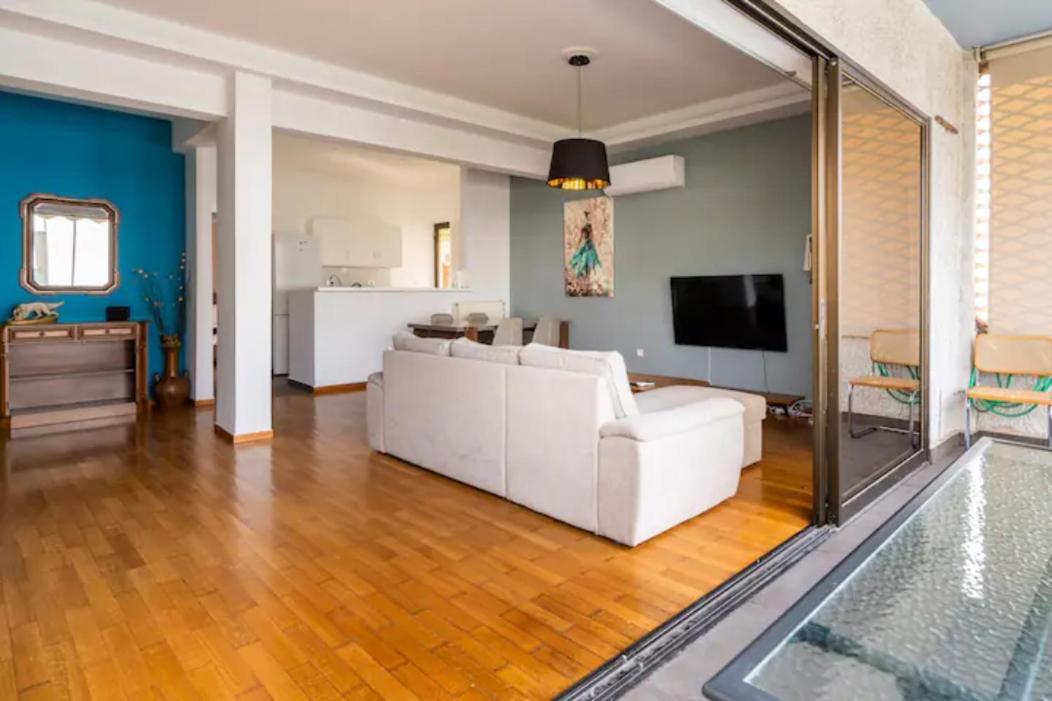 Βright Walled Designed Apt In Glyfada Center Athene Buitenkant foto