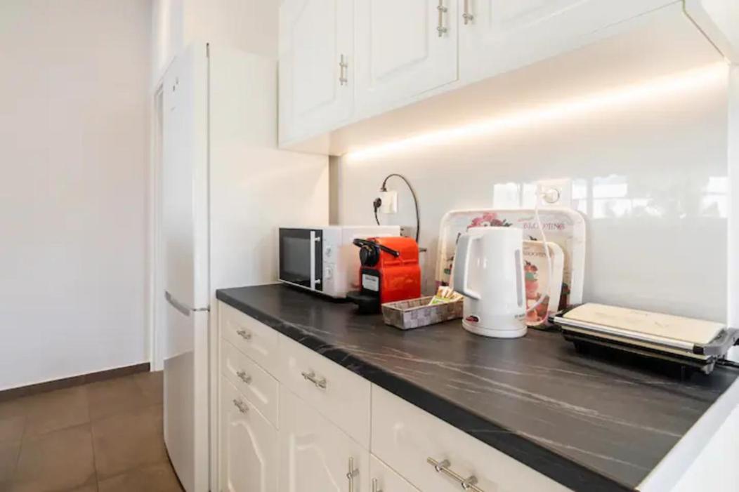 Βright Walled Designed Apt In Glyfada Center Athene Buitenkant foto