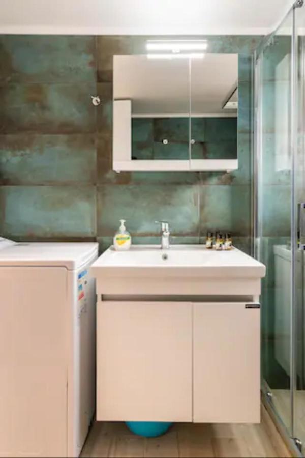 Βright Walled Designed Apt In Glyfada Center Athene Buitenkant foto