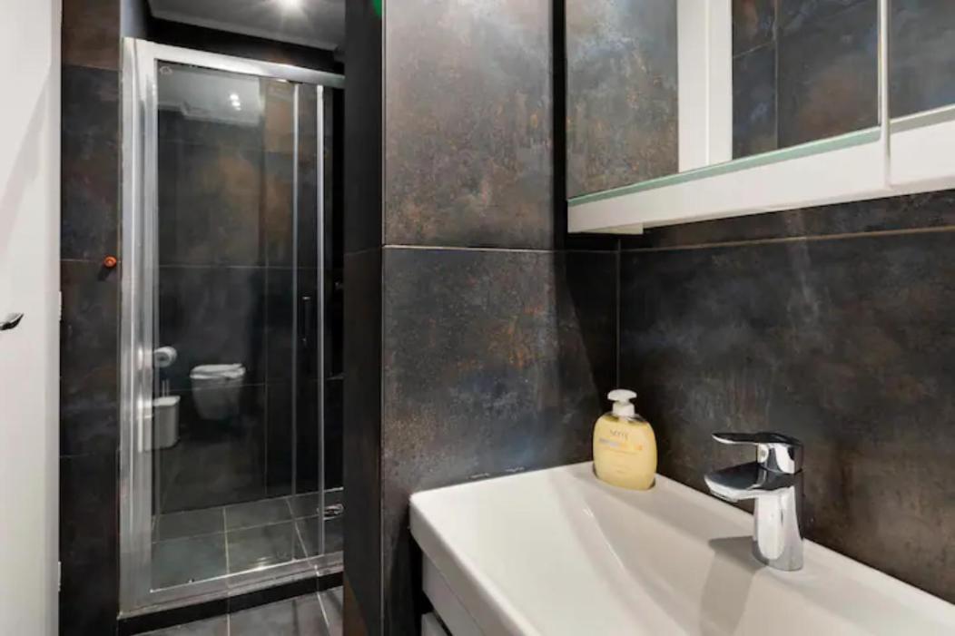 Βright Walled Designed Apt In Glyfada Center Athene Buitenkant foto